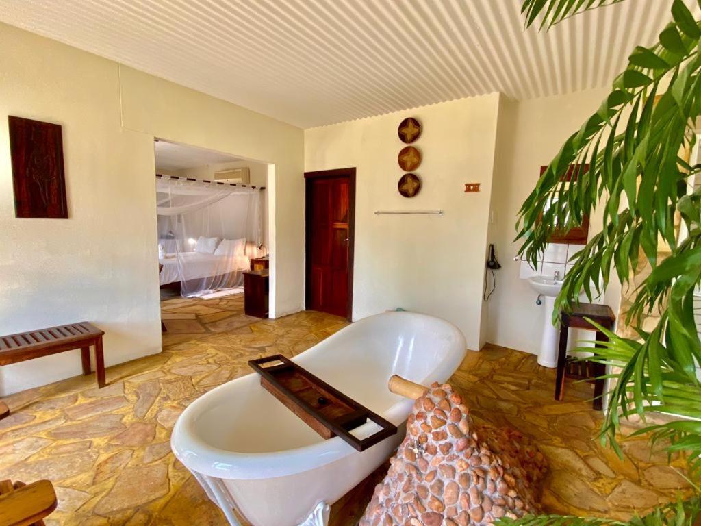 Tambuti Lodge Rundu Exteriör bild