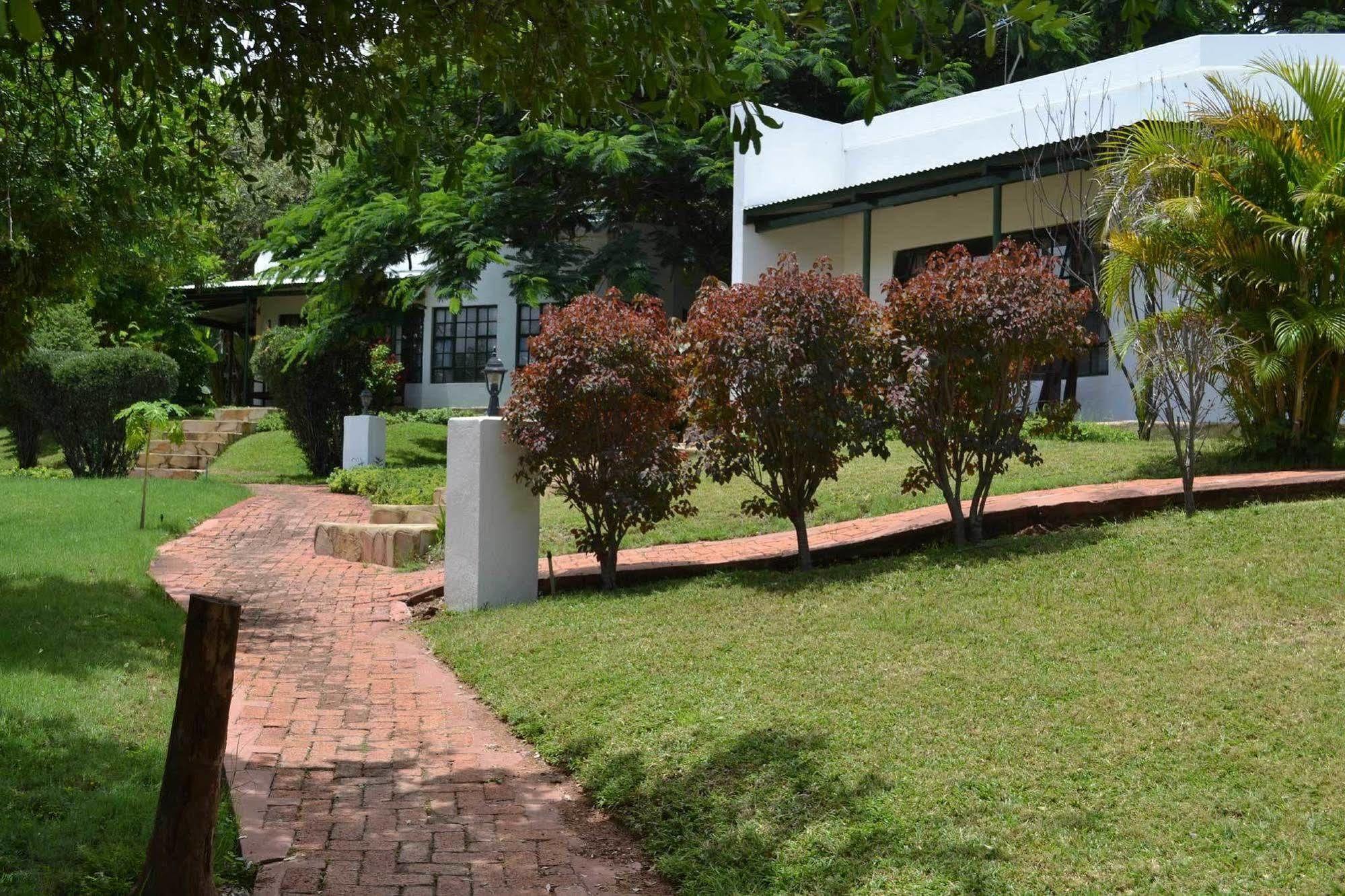 Tambuti Lodge Rundu Exteriör bild